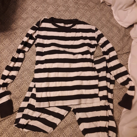 Super cute striped jammies - Picture 1 of 2
